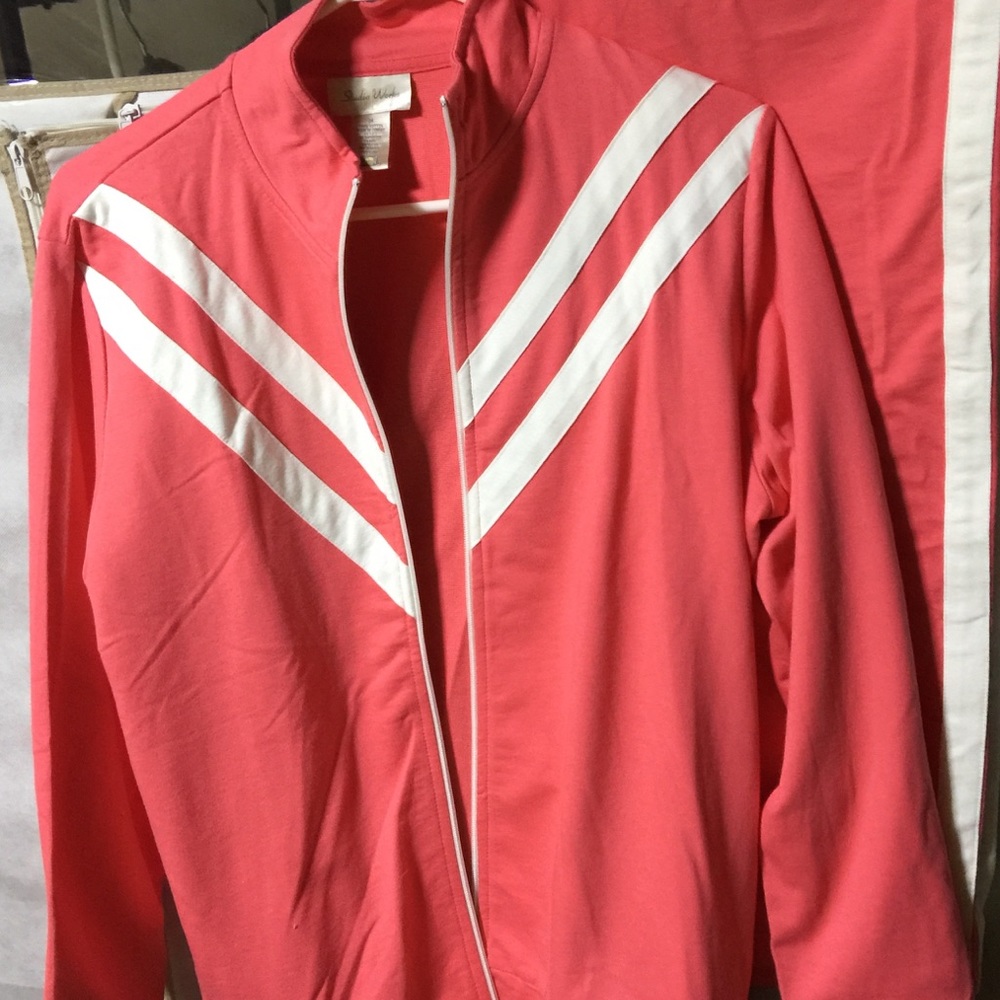 Women’s track/jogging outfit
